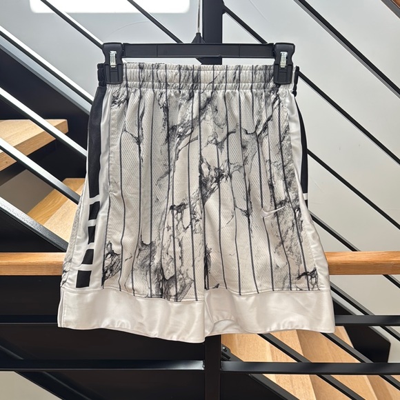NWOT Nike Marble Print Kids Basketball Shorts - Picture 1 of 1